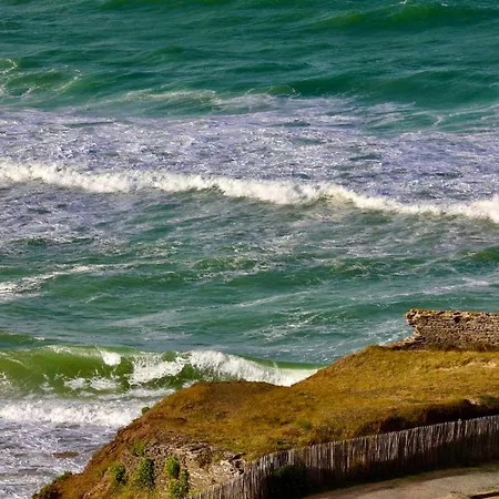 Lägenhet Les Courlis With Terrace Overlooking Carteret Marina *