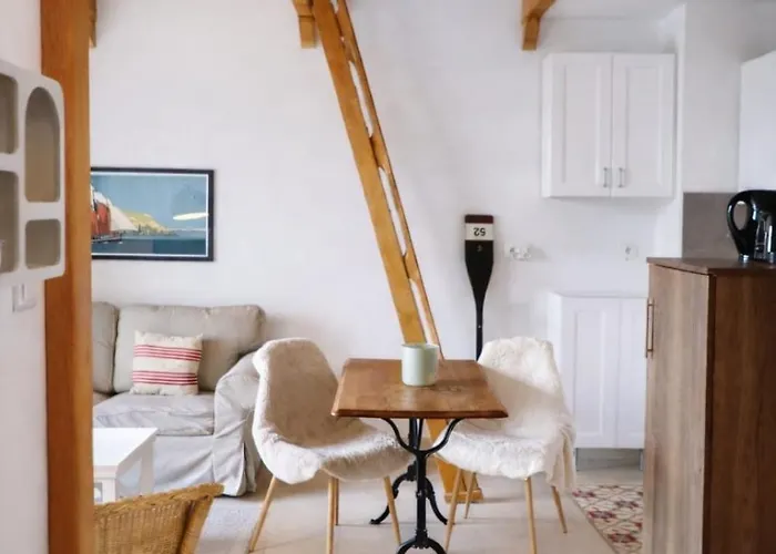 Lägenhet Les Courlis With Terrace Overlooking Carteret Marina Barneville-Carteret