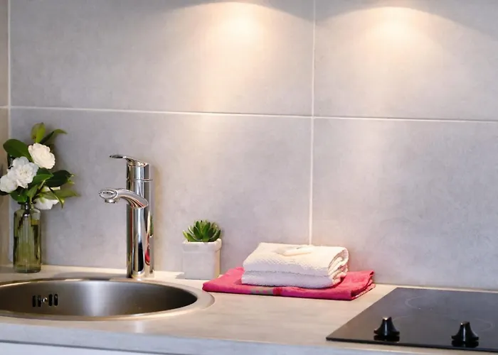 Lägenhet Les Courlis With Terrace Overlooking Carteret Marina *