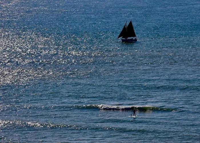Lägenhet Les Courlis With Terrace Overlooking Carteret Marina *